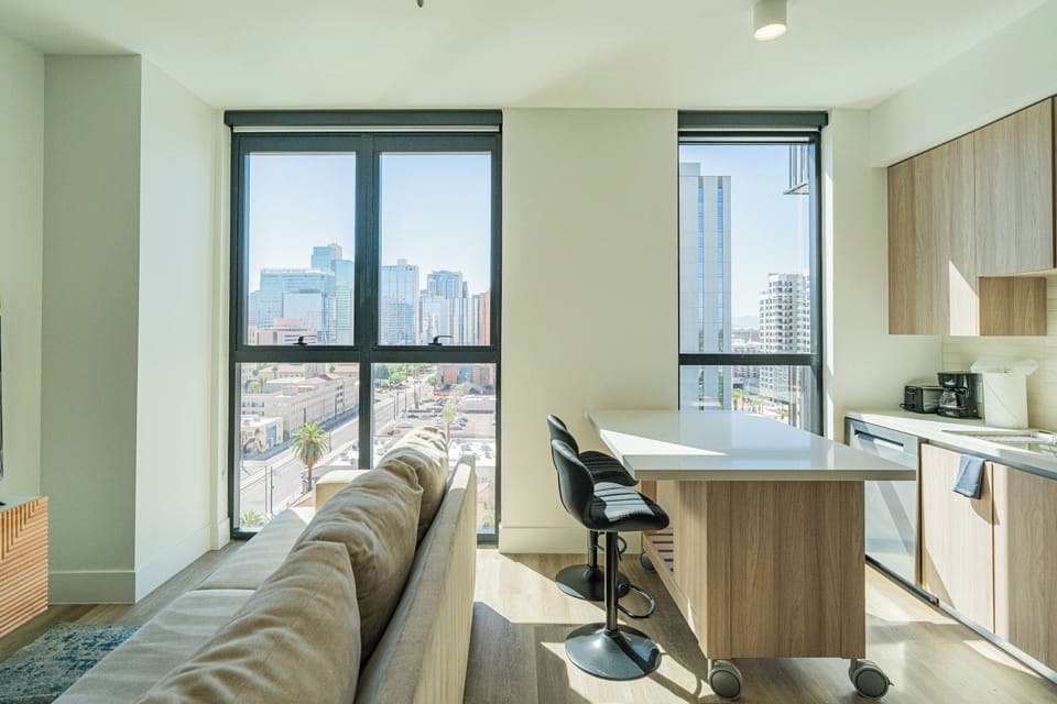 Single Room, 1 Double Bed, Non Smoking, City View | Living area