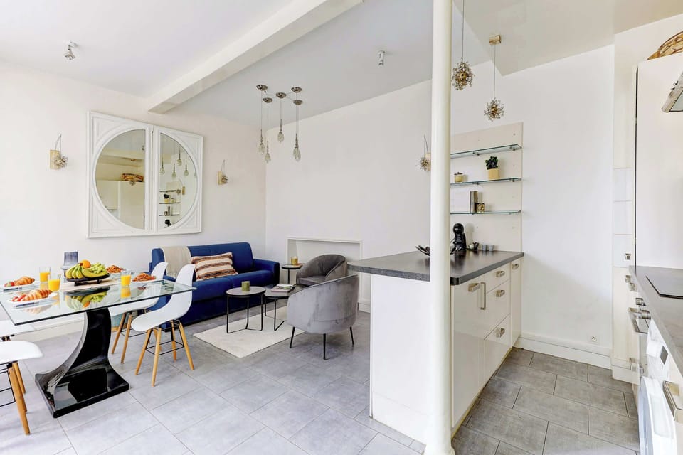 The kitchen and dining area