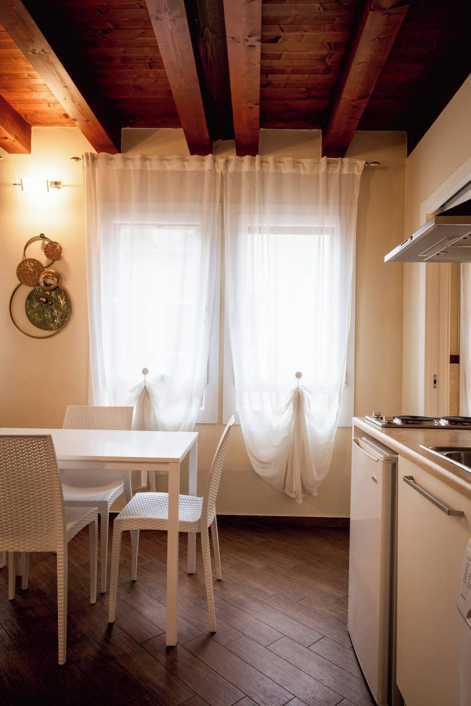 Comfort Apartment, Kitchenette | Dining