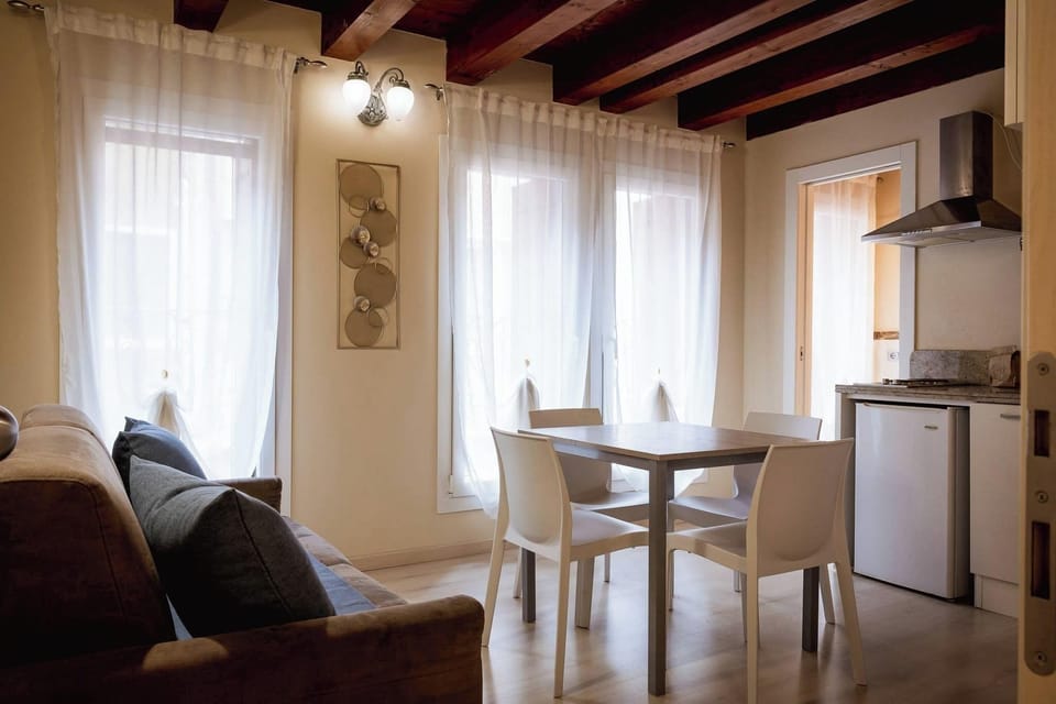 Comfort Apartment | Dining