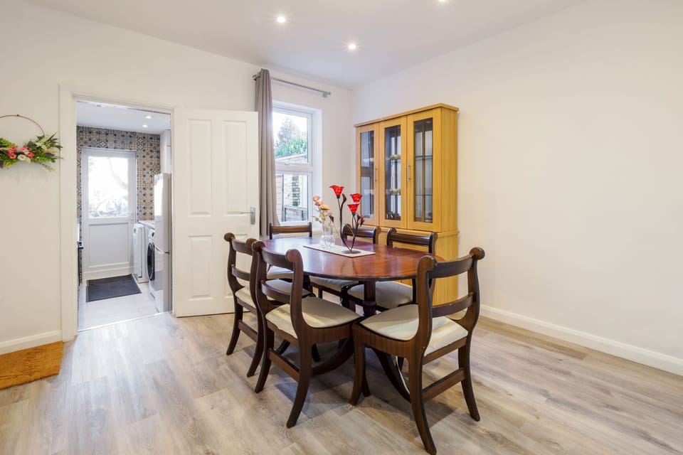 Roach Street, Rochester - Host & Stay 