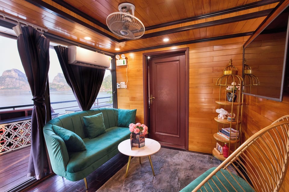 Deluxe Shared Dormitory, Balcony, Sea View | Interior