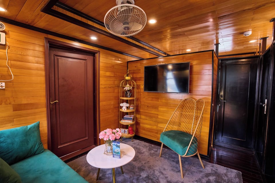 Deluxe Shared Dormitory, Balcony, Sea View | Living area