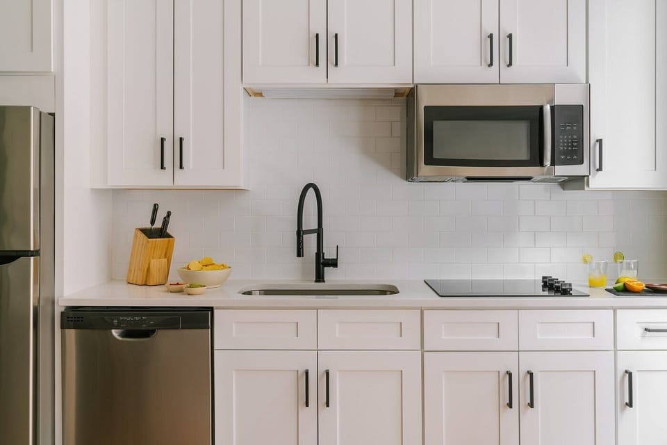 Fully equipped kitchen with full size appliances