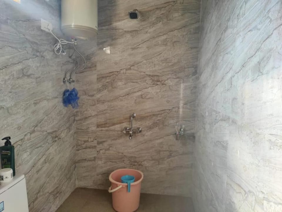 Deluxe Cottage, Hill View | Bathroom | Shower, free toiletries, bidet, towels