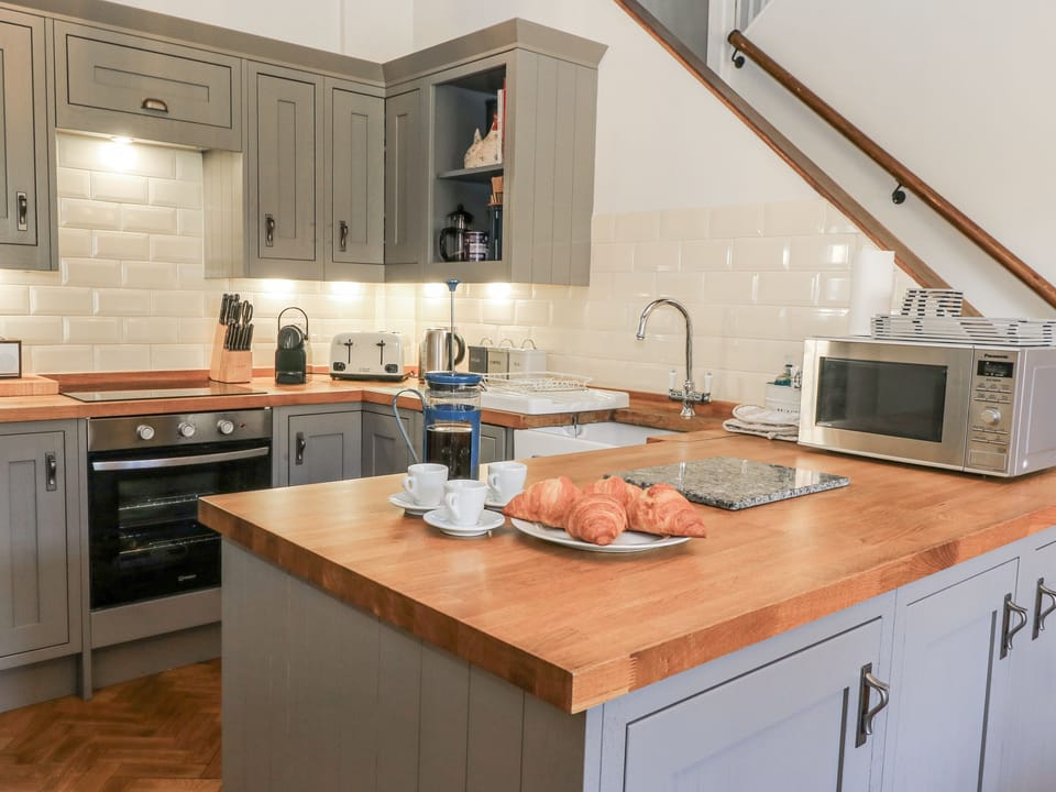 Dishwasher, cookware/dishes/utensils