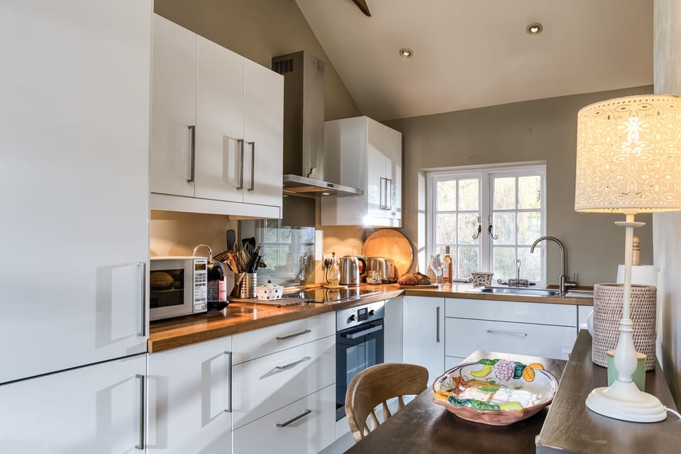 The well-equipped kitchen