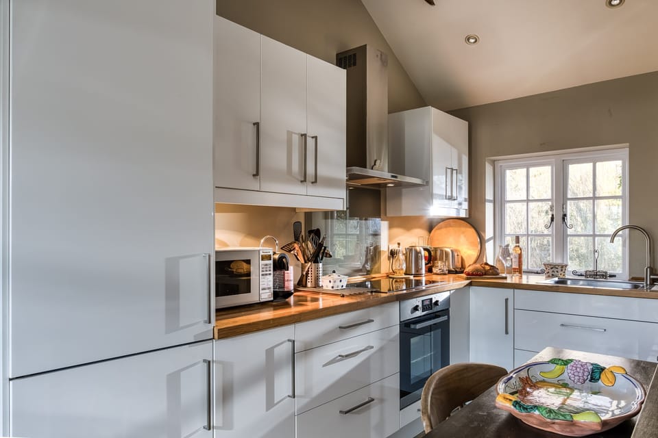 The well-equipped kitchen
