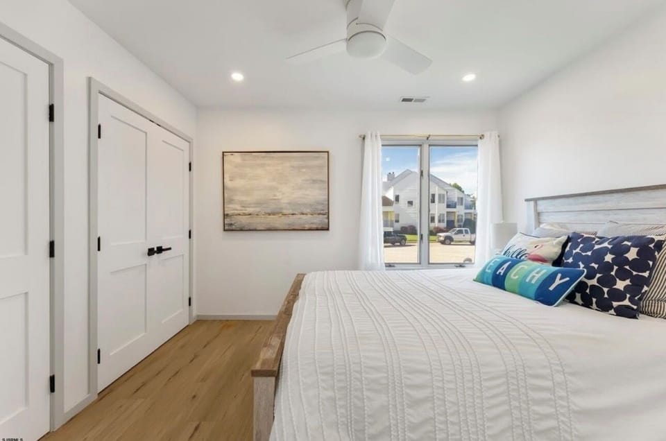 Bedroom #2. Queen bed