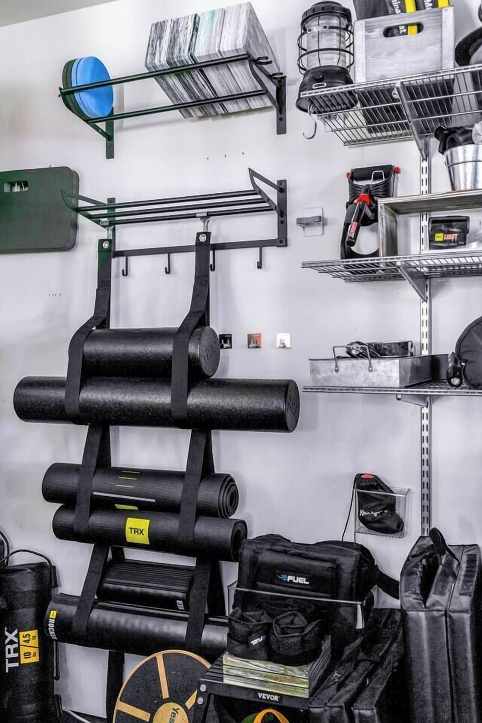 Private home gym equipped with free weights and resistance bands. Ideal for strength routines, light workouts, or maintaining your exercise routine during your stay.