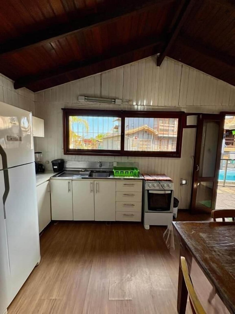 Comfort House, Lanai, Pool View | Private kitchen