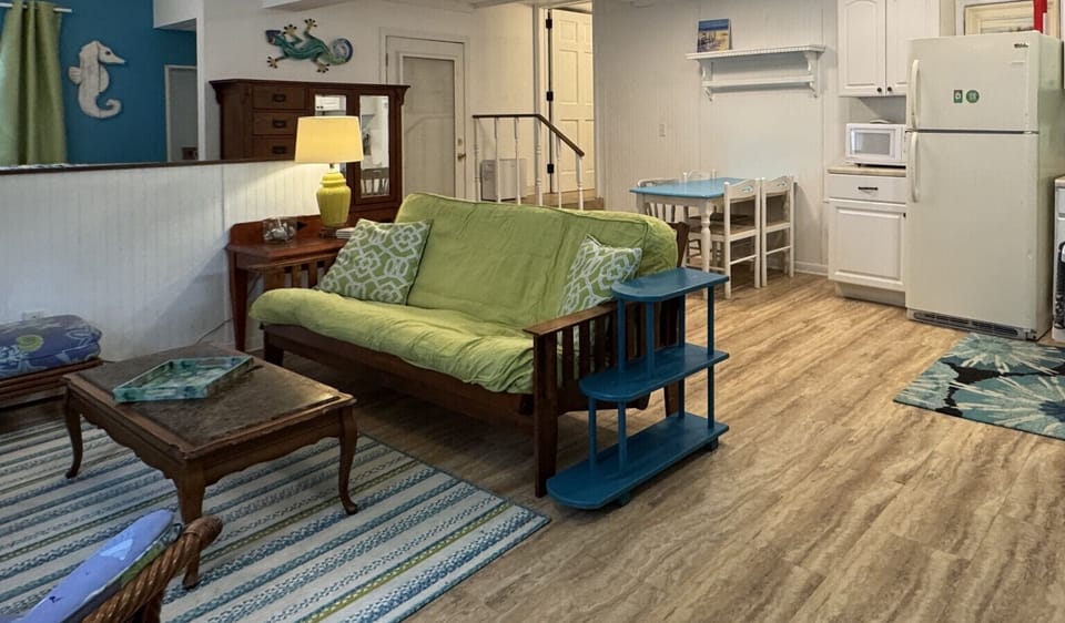 The Fish Cottage - One FIsh is the bottom studio unit.  This unit sleeps 4, with queen bed and futon