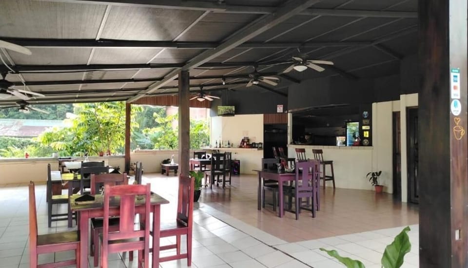 Classic Triple Room, Garden View | Dining