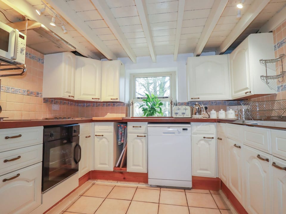 Dishwasher, cookware/dishes/utensils
