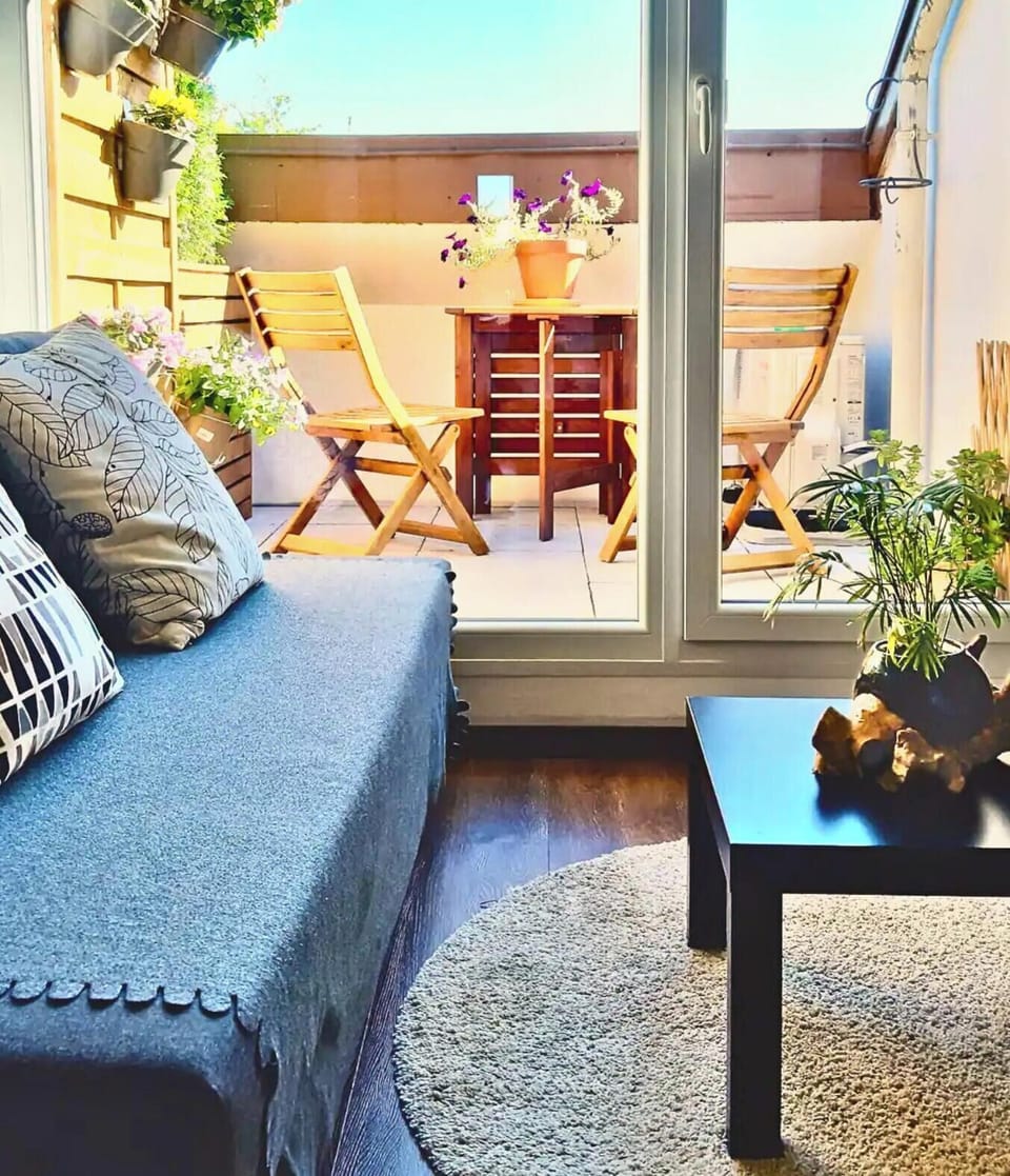 02_Studio 1 Cozy Sofa)