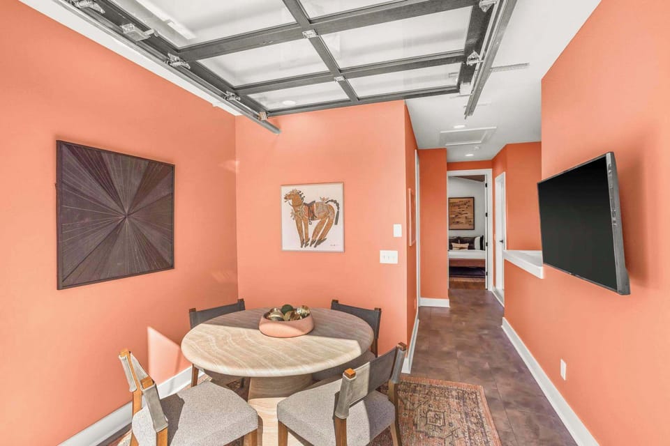 4th Floor Lounge Area with Smart TV and Deck!
