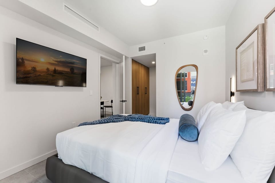 Bedroom suite with queen bed