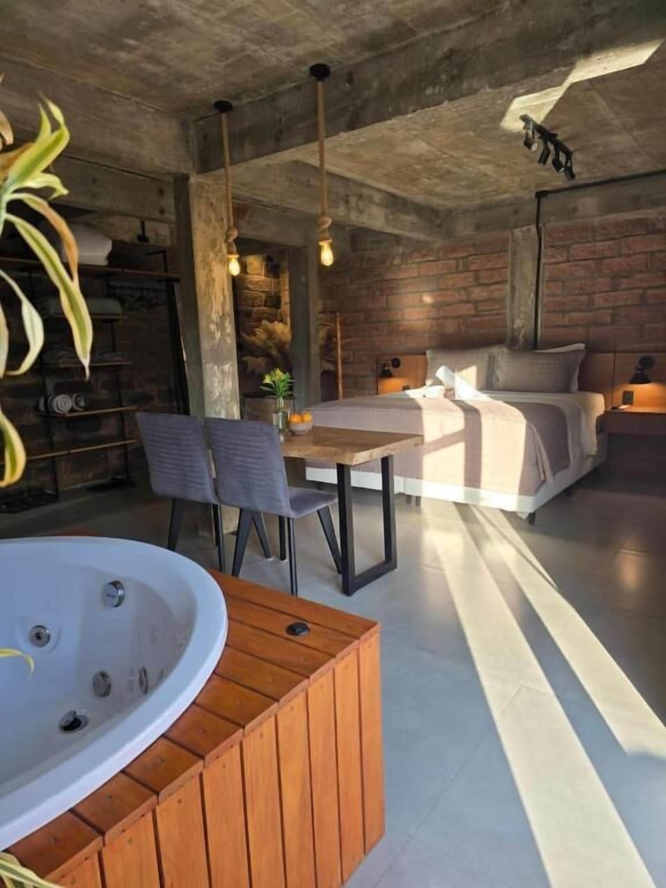 Deluxe Suite, 1 King Bed, Balcony, Garden View | Soundproofing, free WiFi