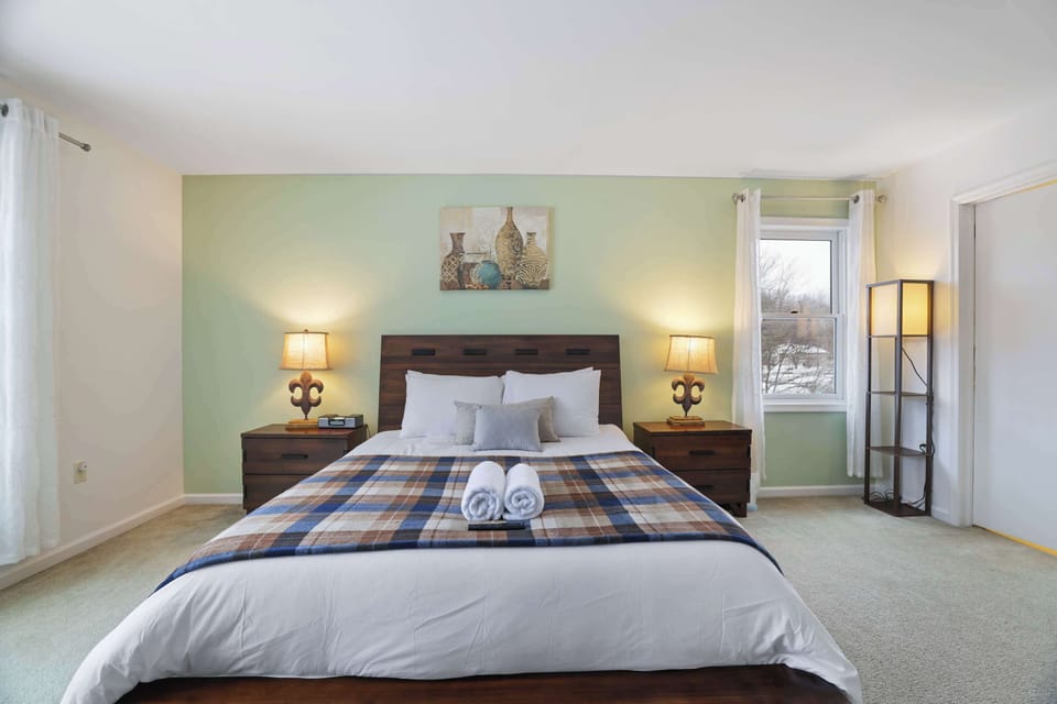 Where comfort meets good vibes. Whether you’re unwinding solo or sharing with friends, this space delivers.