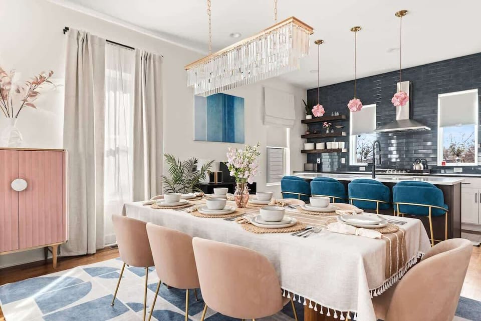 The perfect setting for everything from quick breakfasts to long dinners.