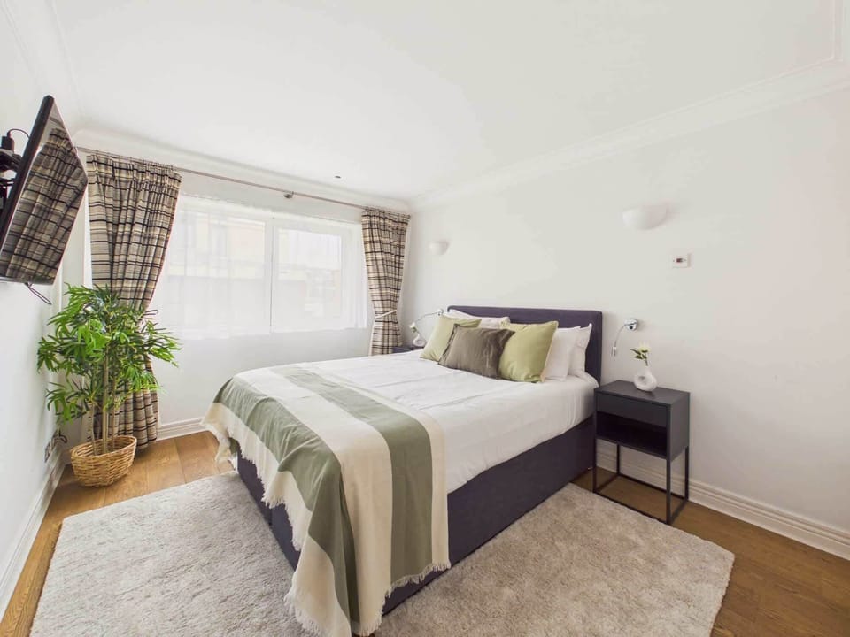 Apartment, 1 Double Bed, Kitchen, City View (Charter House 18) | 1 bedroom, individually decorated, individually furnished