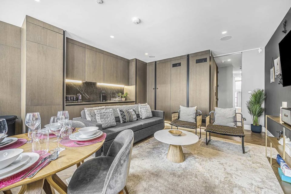 Apartment, Multiple Beds, Kitchen, Garden View (Bateman St 13, 2) | Living area