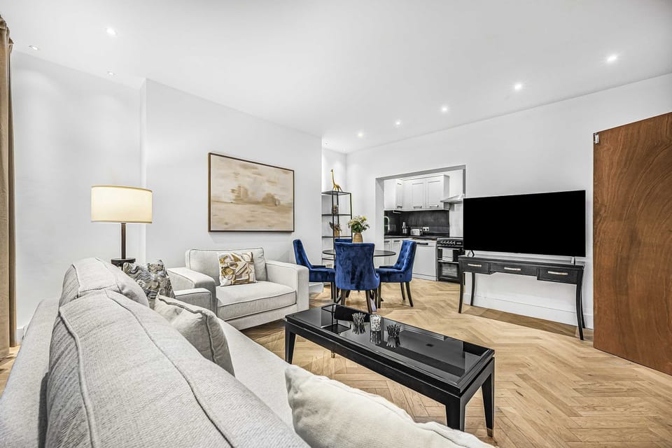 Apartment, 1 King Bed with Sofa bed, Patio (Fitzroy St 39A) | Living area