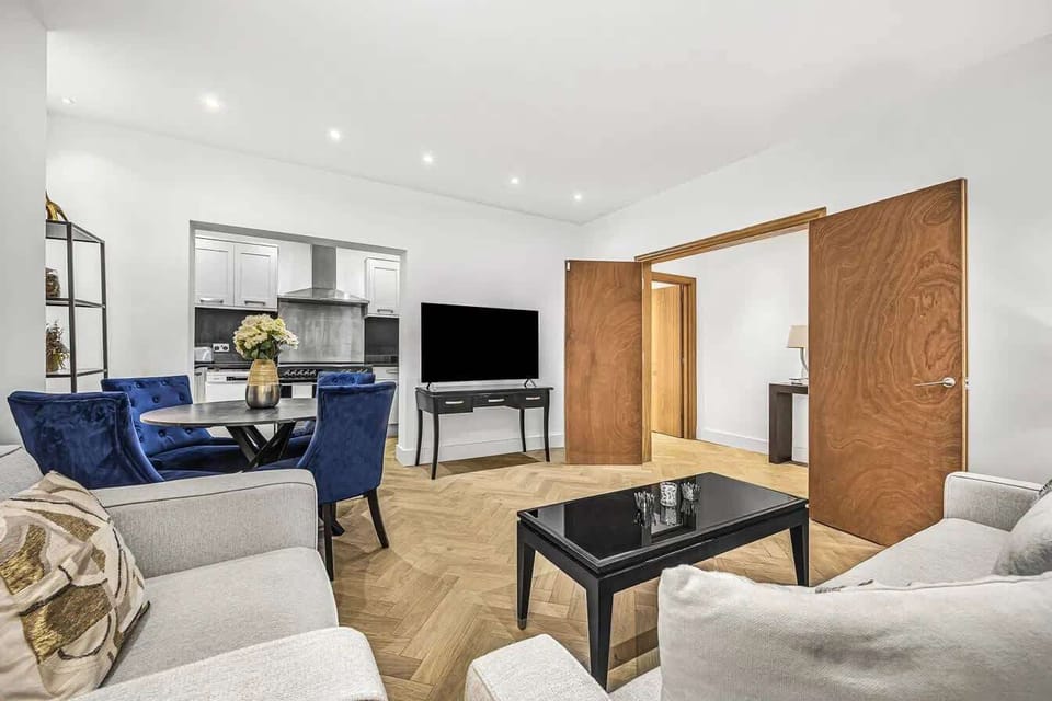 Apartment, 1 King Bed with Sofa bed, Patio (Fitzroy St 39A) | Living area