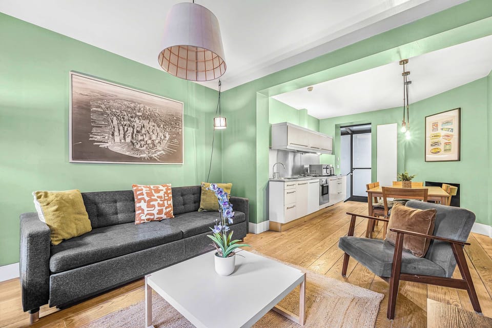 Apartment, Multiple Beds, Kitchen, City View (Goodge Pl Basement) | Living area