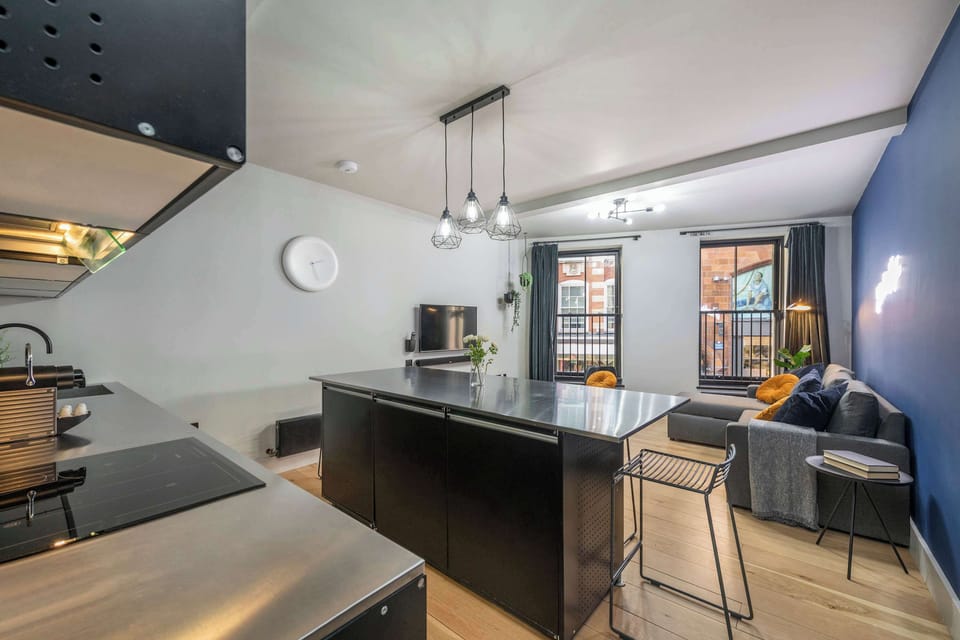 Apartment, 1 King Bed with Sofa bed, Kitchen, City View (Long Acre 1) | Living area