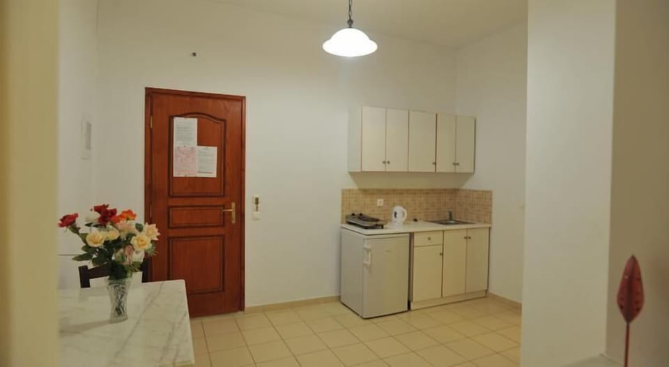 Apartment, 1 Bedroom | Private kitchenette | Fridge, coffee/tea maker