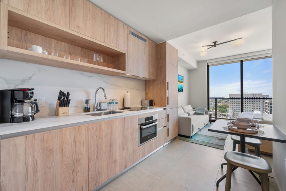Deluxe Studio, Balcony, City View | Private kitchen