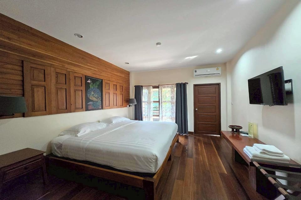 Deluxe Room | In-room safe, free WiFi, bed sheets
