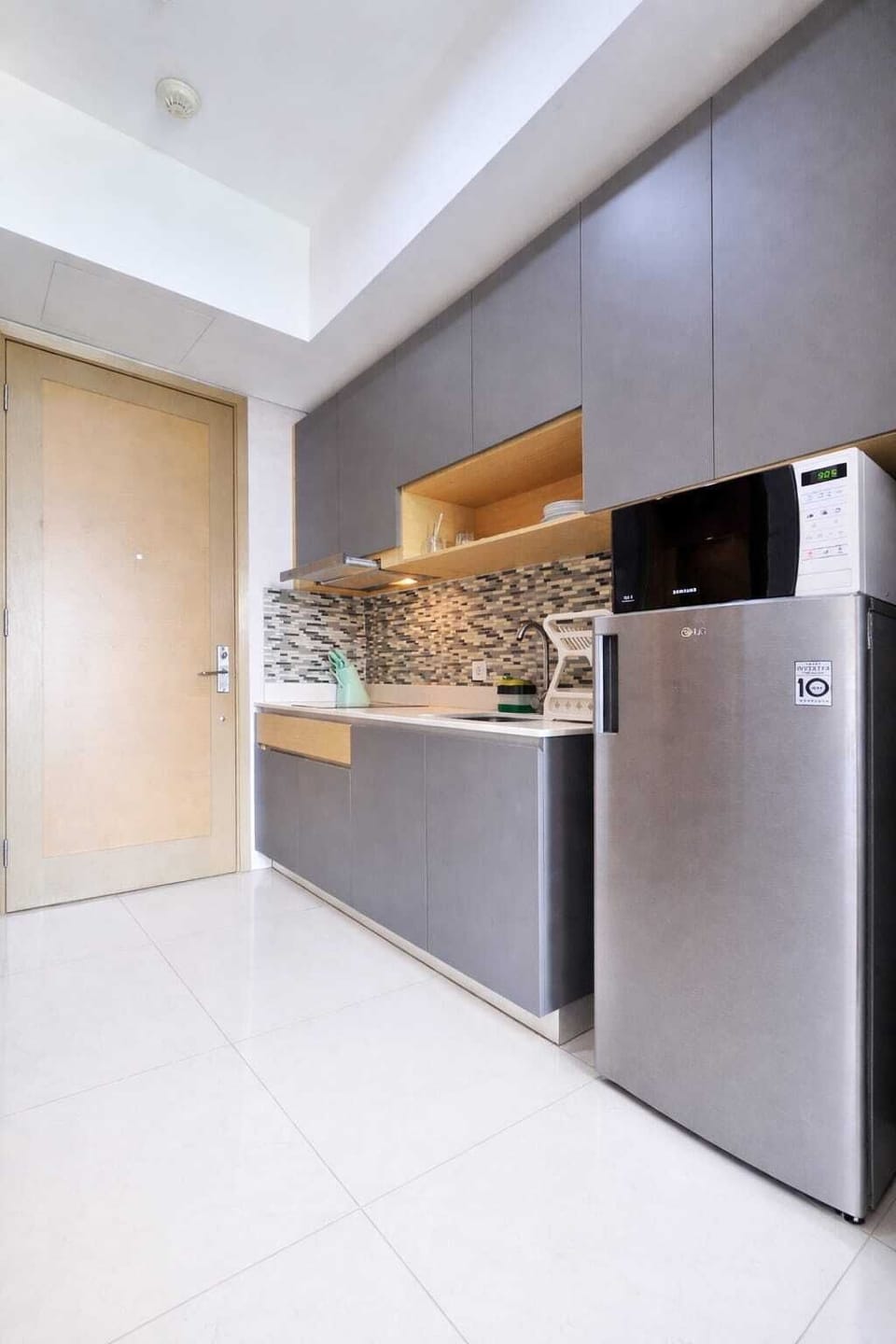 Studio, 1 Bedroom, City View | Private kitchen | Fridge, microwave, stovetop, cookware/dishes/utensils