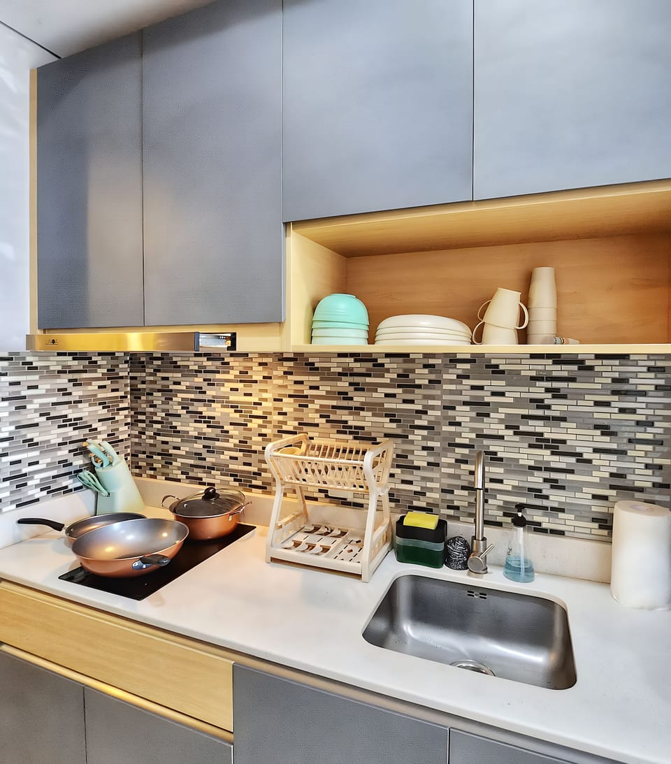 Studio, 1 Bedroom, City View | Private kitchen | Fridge, microwave, stovetop, cookware/dishes/utensils