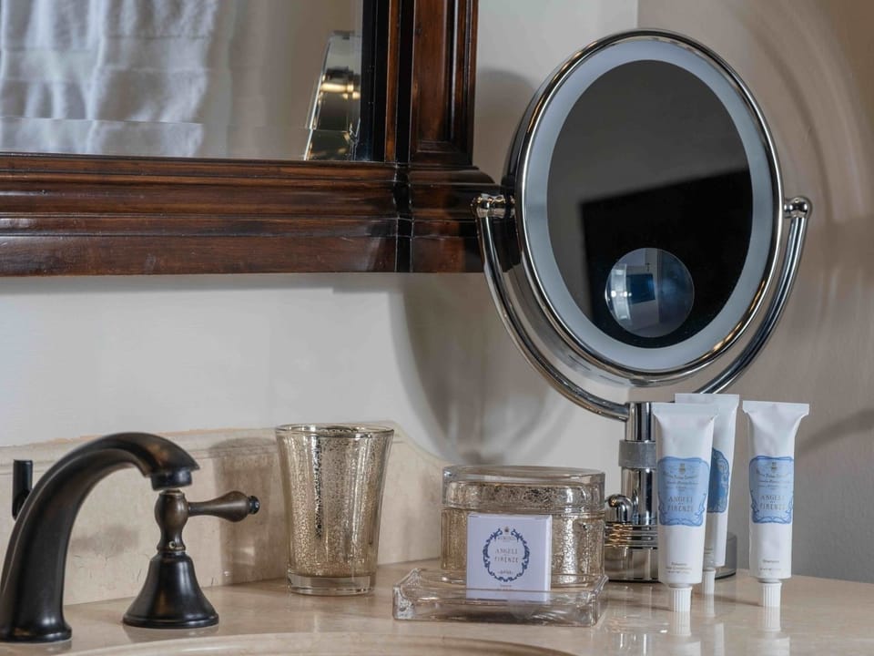 Refresh easily with spa-like vanity amenities and warm lighting.