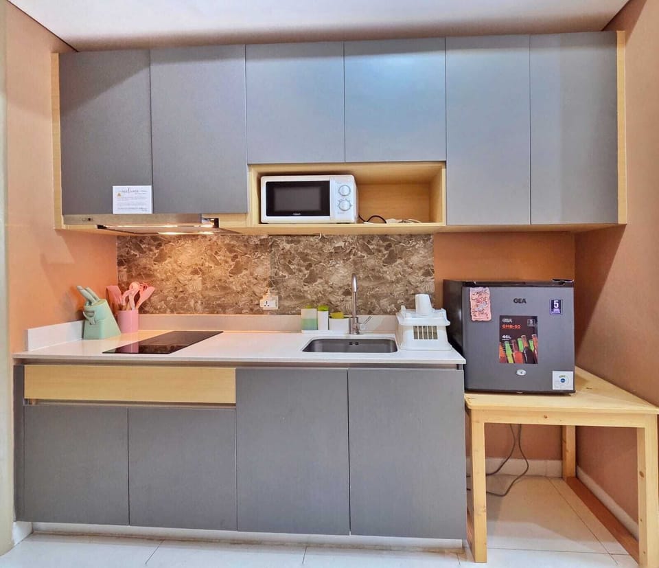 Room, 1 Bedroom, City View | Private kitchen | Fridge, microwave, stovetop, cookware/dishes/utensils
