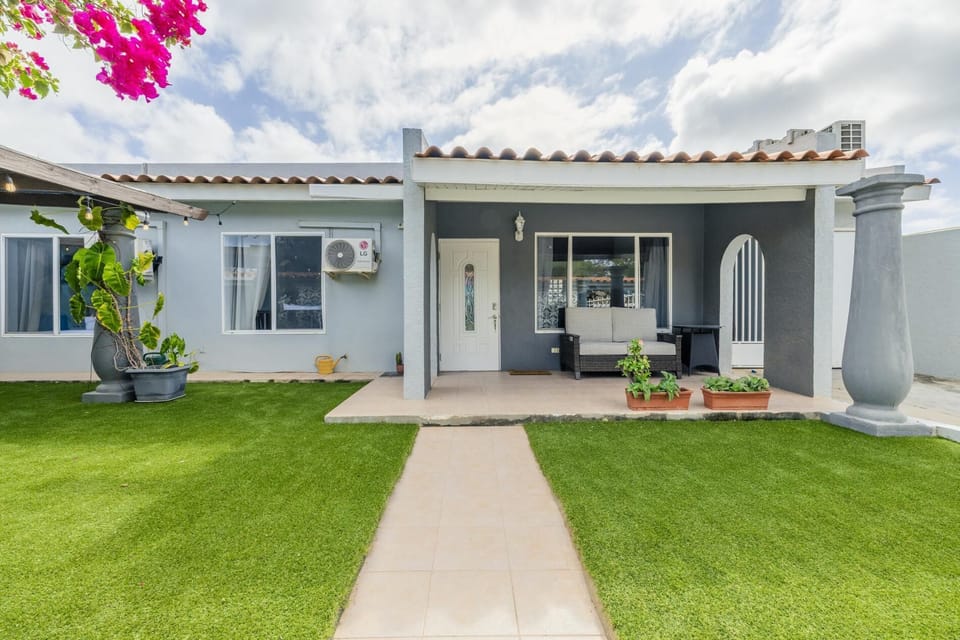 Modern island living begins here! a beautifully curated 3BR retreat designed for comfort, privacy, and effortless Aruba getaways.
