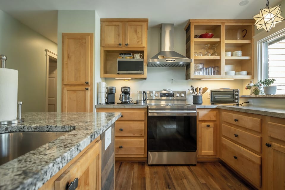 Fully Stocked Kitchen 