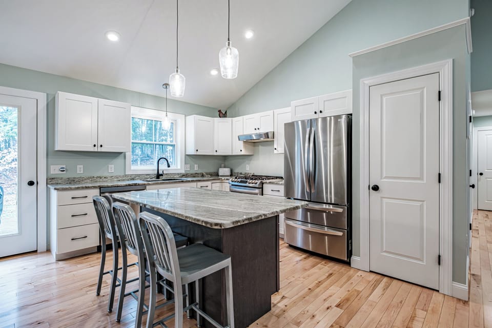 Open Concept Kitchen w/Pantry
