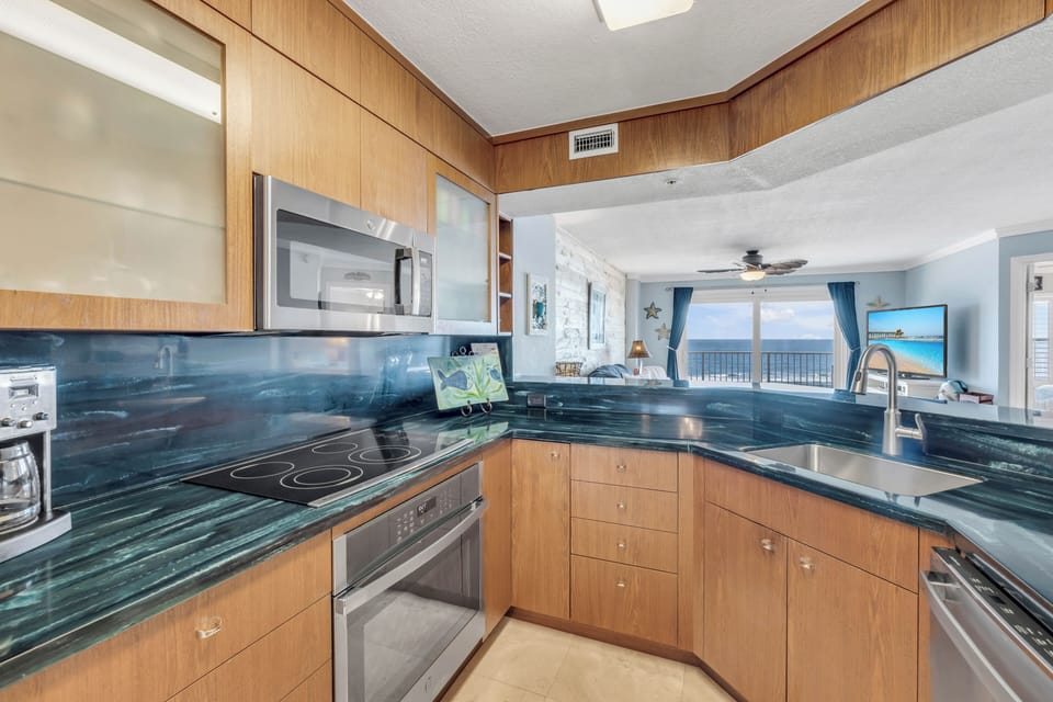 The fully equipped kitchen has been recently updated and allows you to cook while enjoying beautiful Atlantic Ocean views