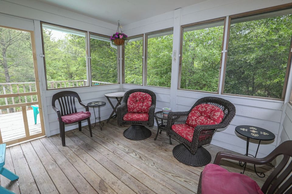 Screened Porch 2022
