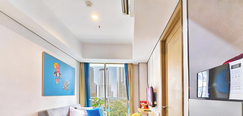 Apartment, 1 Bedroom, City View | Living area | 43-inch Smart TV with cable channels