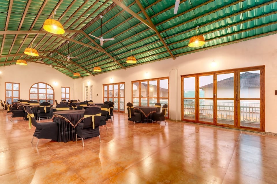 Deluxe Room | Dining