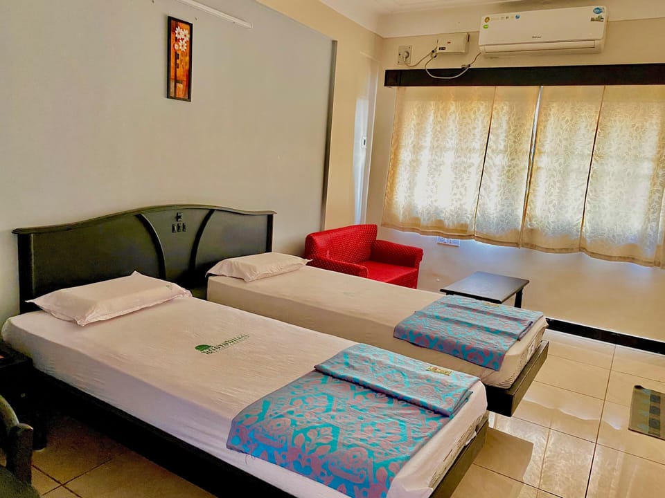 AC Double or Twin Room | Desk, free WiFi