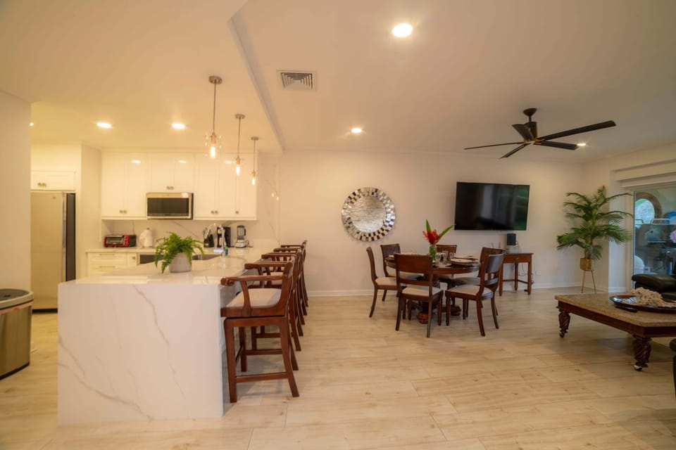 Apartment (3 Bedrooms) | Front of property