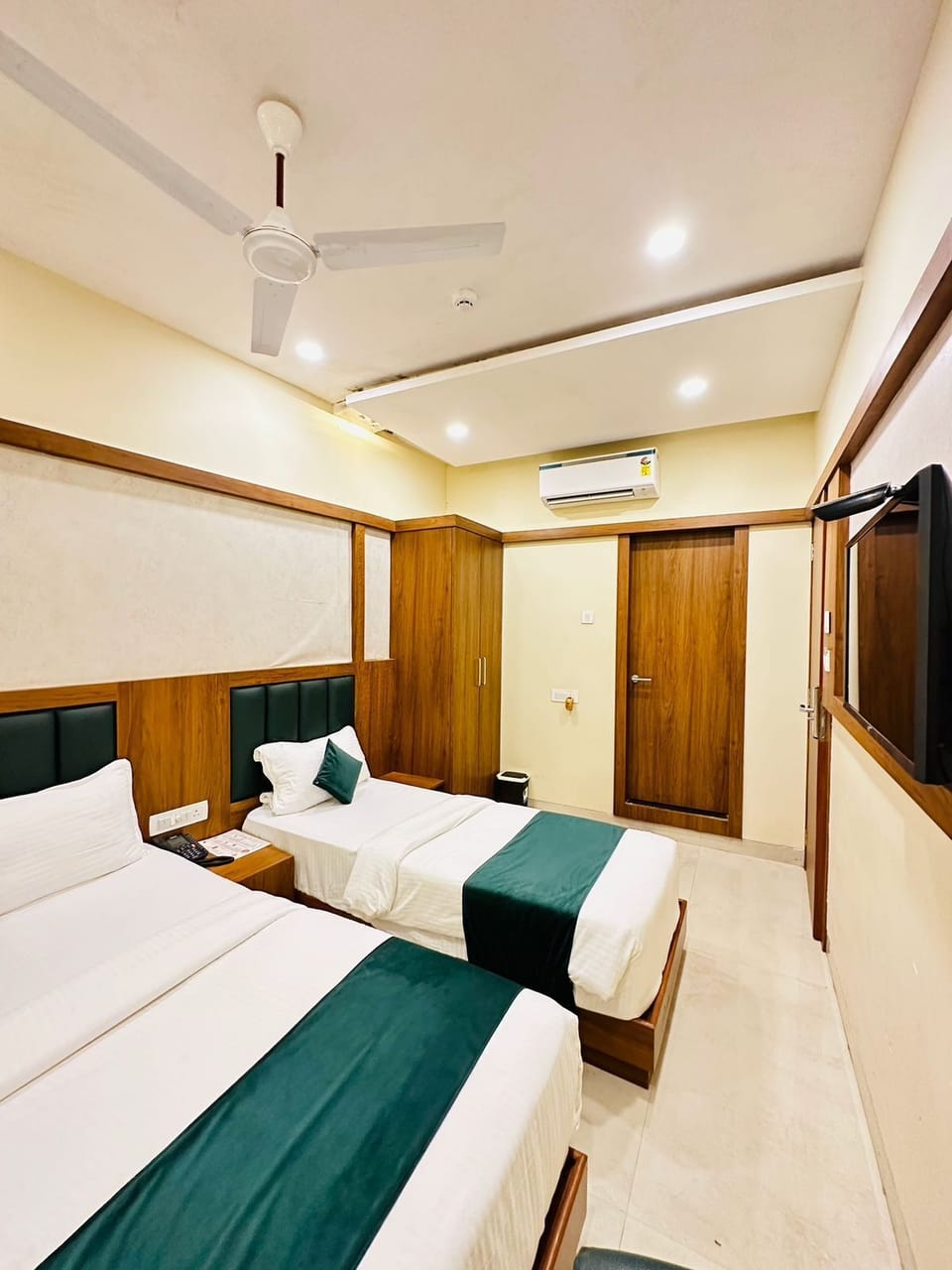 Deluxe Triple Room, City View | Free WiFi