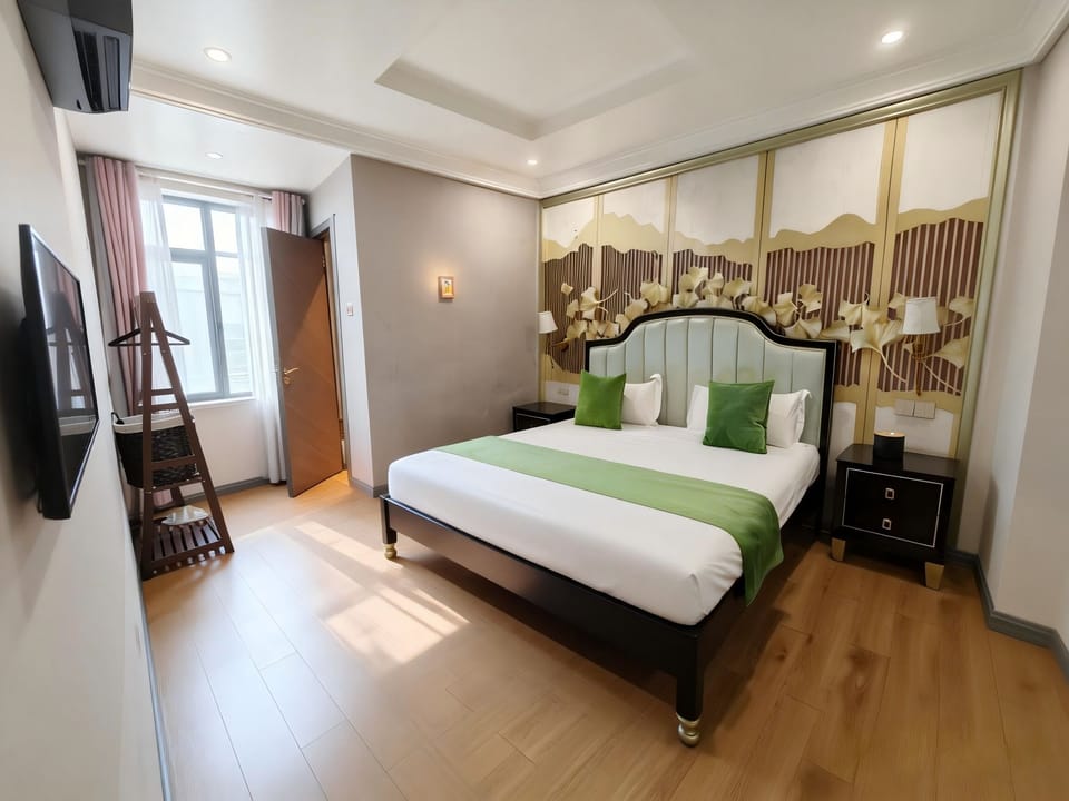 Luxury Double Room, 1 Queen Bed, Private Bathroom, Courtyard View | Desk, laptop workspace, soundproofing, iron/ironing board