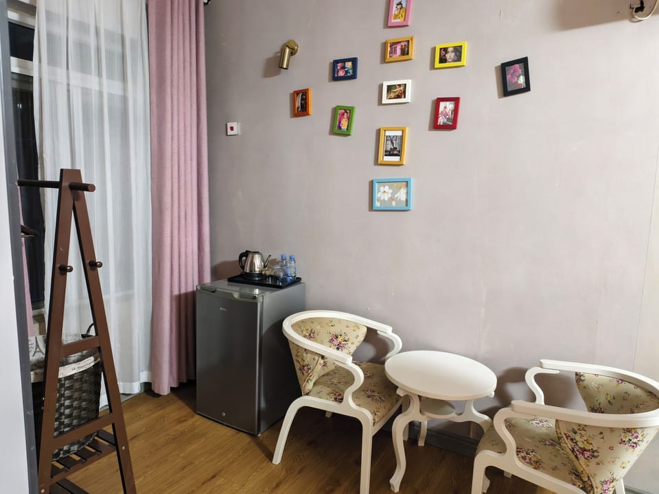 Superior Double Room, 1 Queen Bed, Housekeeping, Courtyard View | Interior