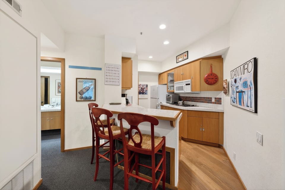 Cozy kitchen with breakfast bar seating — fully equipped for easy mornings, quick bites, and après-adventure meals.
